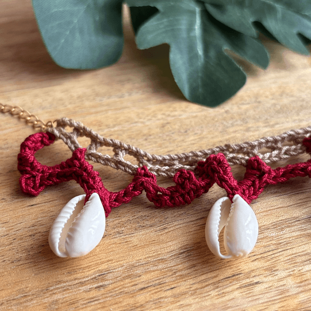 Bracelet de cheville crocheté - Bordeaux/beige & coquillages 