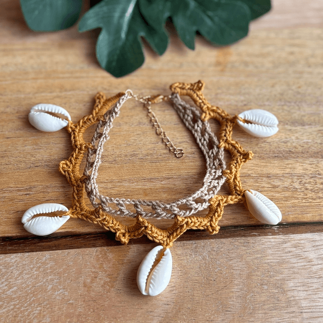 Bracelet de cheville crocheté - Coton beige/ moutarde & coquillages 